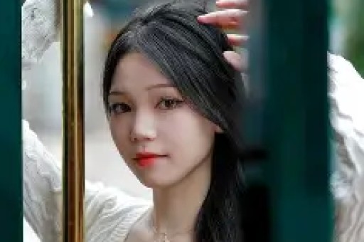 小红书热点榜冲击微博热搜：娱乐与商业化如何并驾齐驱？